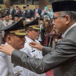 Plt Gubernur Aceh, Nova Iriansyah, saat melantik Walikota dan Wakil Walikota Subulussalam