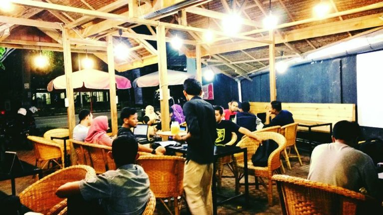 Cegah Penularan Corona di Warung Kopi