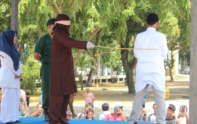 Tabir Algojo eksekutor cambuk di Aceh