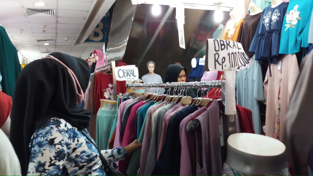 Pedagang Pakaian dan Suvernir di Banda Aceh Sepi Pembeli