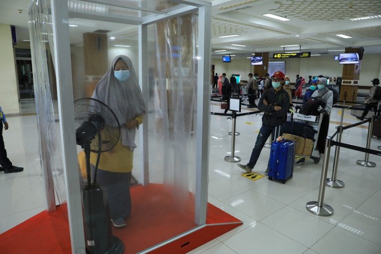 Imigrasi layani pelaku perjalanan luar negeri di Bandara SIM