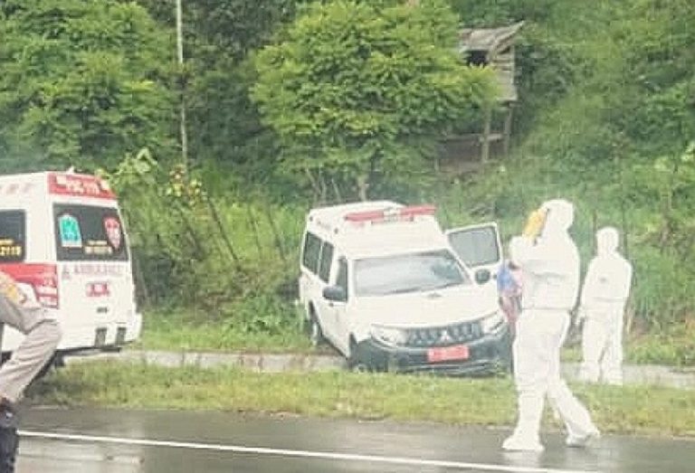 Ambulans Pengangkut Pasien Positif Corona Kecelakaan di Aceh Jaya