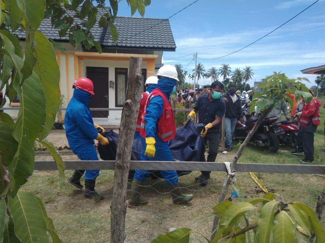 Evakuasi Jenazah Perawat di Rumahnya Sesuai SOP Covid-19 di Pijay