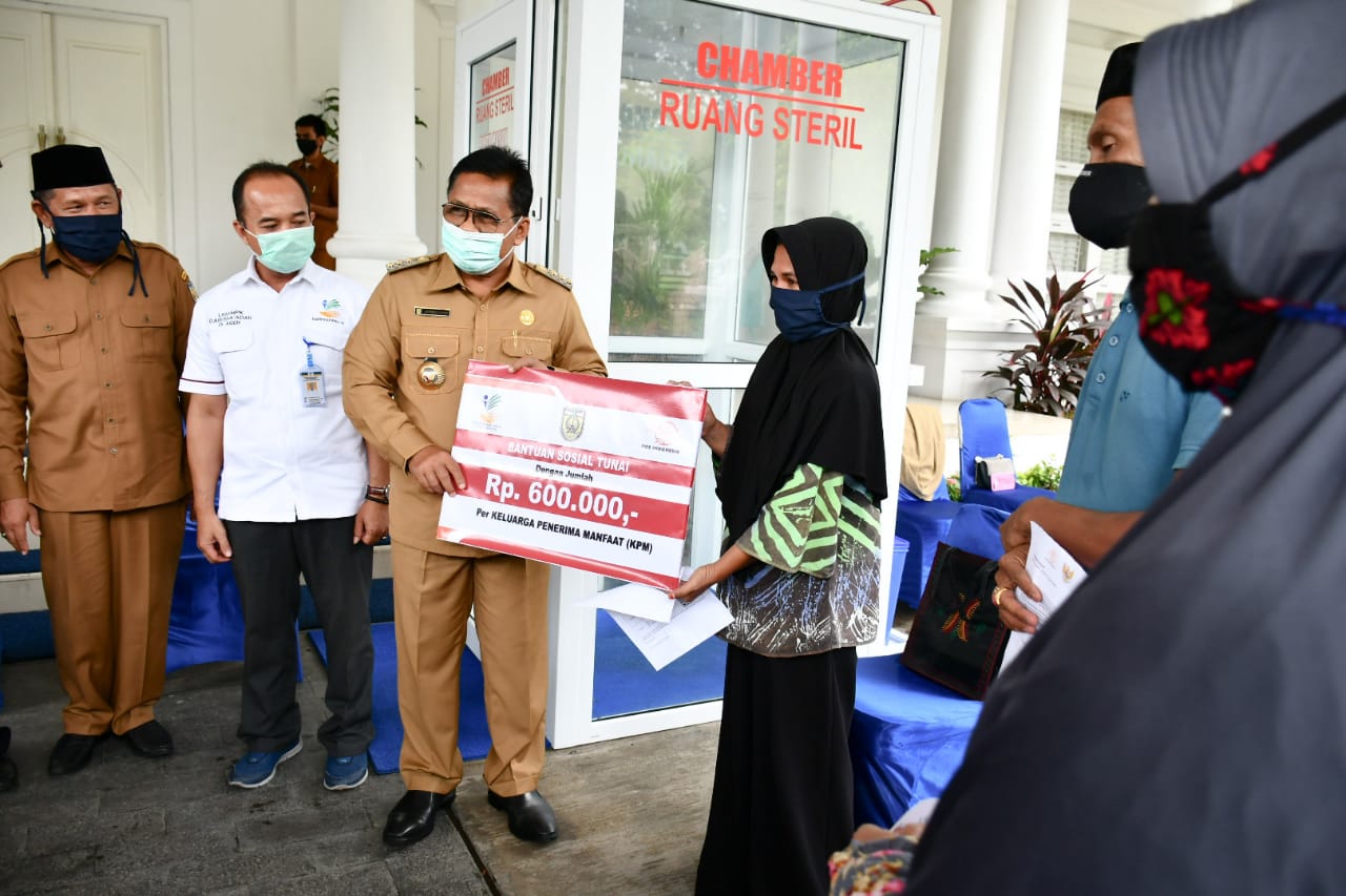 5.385 Keluarga Dapat Bantuan Tunai Rp 600 Ribu Di Banda Aceh