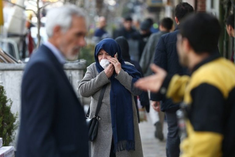 Iran Berencana Buka Kembali Masjid dan Sekolah