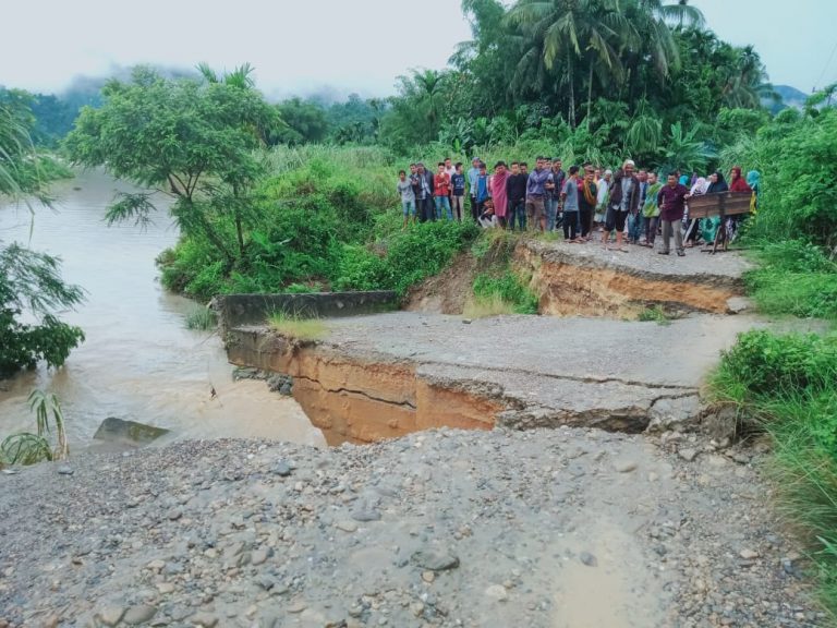 Akibat Longsor,  Jalan Lintas Aceh Timur-Gayo Lues Rusak Berat