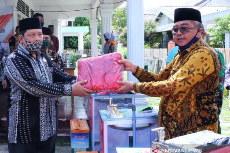 Aceh Barat Bagikan Alat Pencegah Covid-19 ke Sekolah