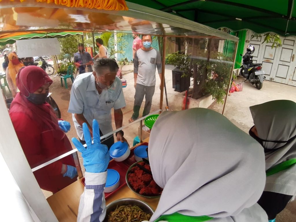 Warung Murah Milik Tionghoa Bantu Warga Miskin di Banda Aceh