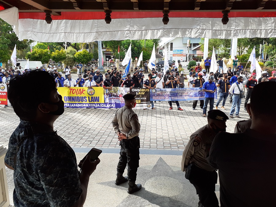 Buruh Aceh Gelar Aksi Tolak RUU Omnibus Law dan PHK