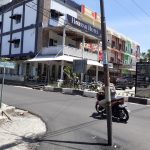 Tiang Telkom di Tengah Jalan Ganggu Lalulintas