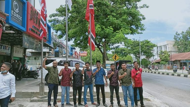 Bendera Bulang Bintang Berkibar Depan Kantor Partai Aceh