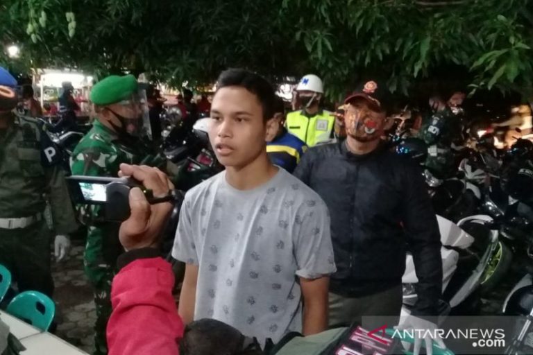 Langgar Protkes Cegah Corona di Warkop Disanksi Baca Quran