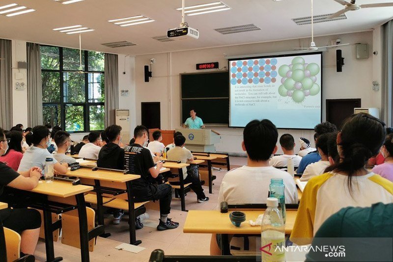 Pelajar Wuhan Kembali Sekolah, China Bangun 150.000 Pospam