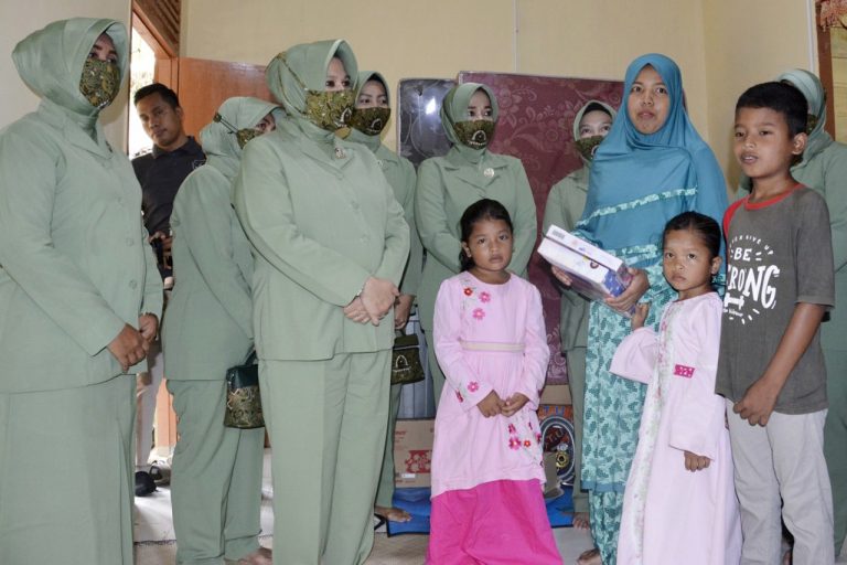 Senyum Fitriani Dapat Rumah Gratis pada HUT TNI