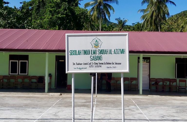 STIS Al-Aziziyah Sabang Bebaskan SPP Bagi Anak Yatim Piatu