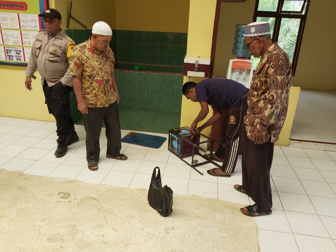 Tertangkap Basah Curi Kotak Amal Masjid Diringkus Polisi