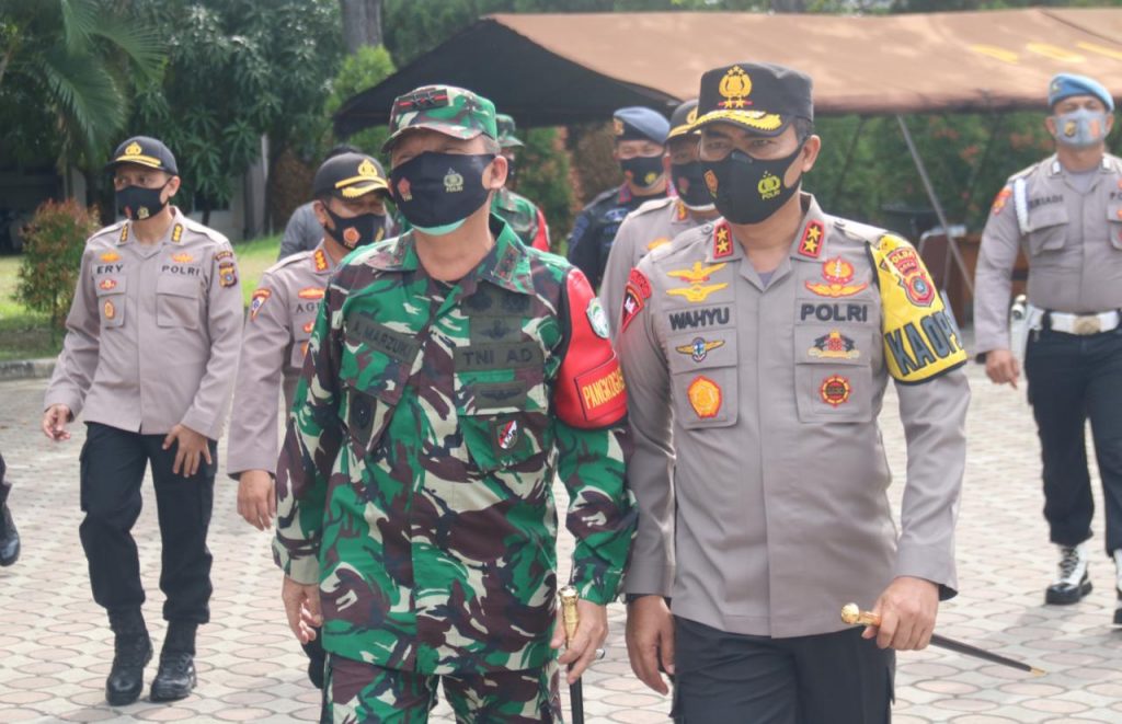 Dua Jenderal di Aceh Sadarkan Pengguna Jalan yang Tak Pakai Masker