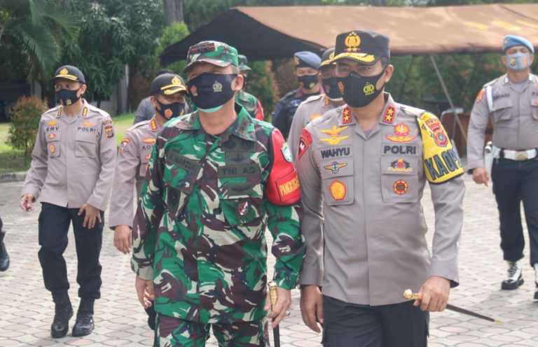 Dua Jenderal di Aceh Sadarkan Pengguna Jalan yang Tak Pakai Masker