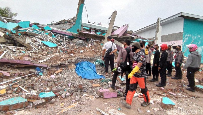 korban gempa mamuju dan majene Sulawesi Barat