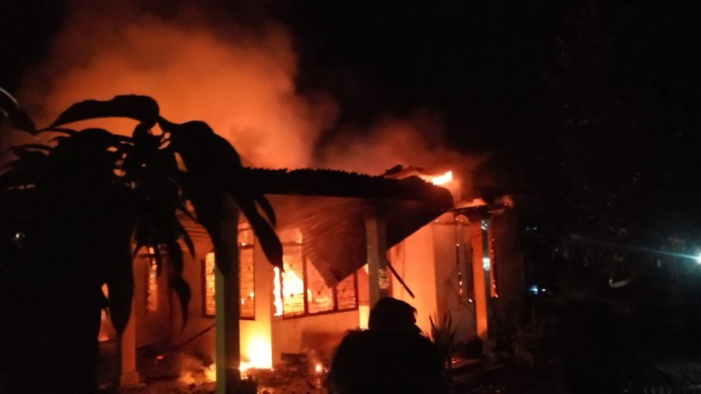 Saat idul fitri Warung Kopi Kuta Alam di Banda Aceh terbakar