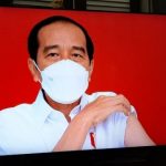 Ditanya Pernah Demam Sebelum Vaksin, Jokowi: Hanya Batuk Kecil, Uhuk!