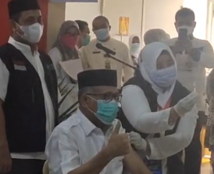 Gubernur Aceh jalani suntik vaksi tahap kedua
