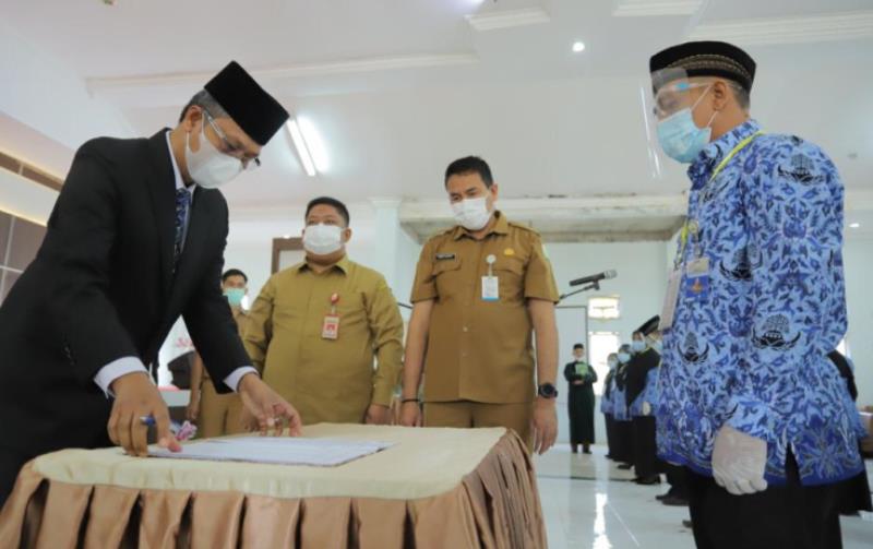 16 pejabat fungsional pengelola pengadaan barang dan jasa Setda Aceh dilantik