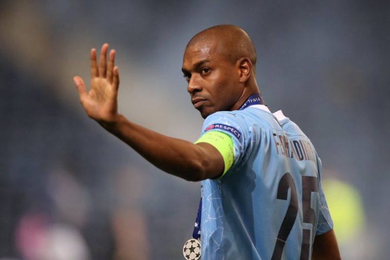 Manchester City Jual Gelandang Brazil Fernandinho