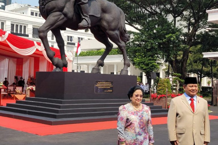 Megawati - Prabowo resmikan patung Bung Karno di Kantor Kemenhan