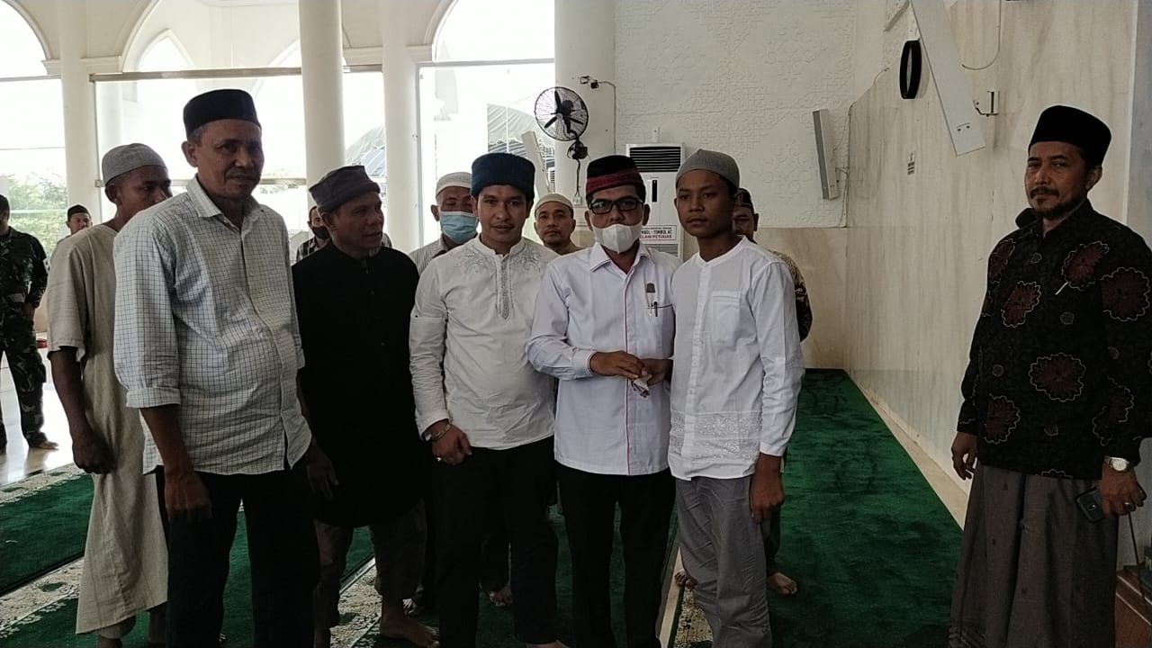 Warga Medan Masuk Islam di Masjid Babut Taqwa Batoh