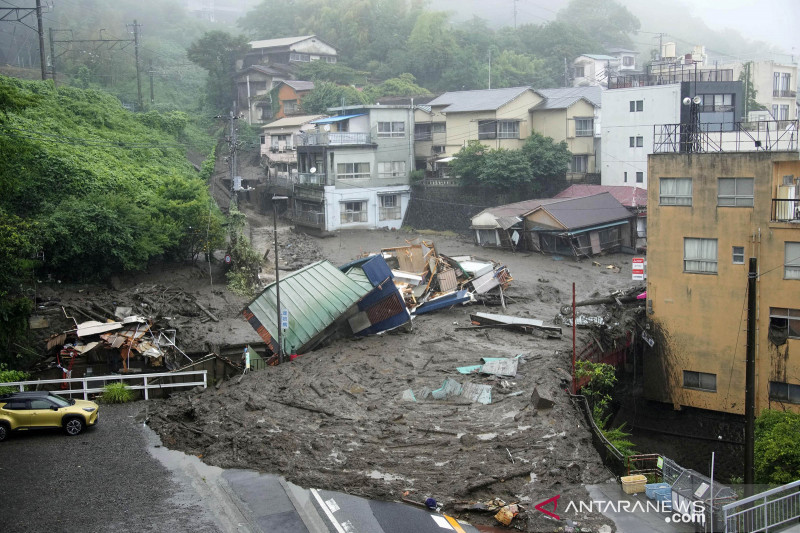 Tiga tewas dan 113 dinyatakan hilang akibat longsor di Jepang