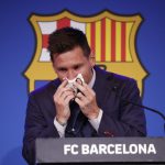 Air Mata Lionel Messi akhiri karir 21 tahun Barcelona