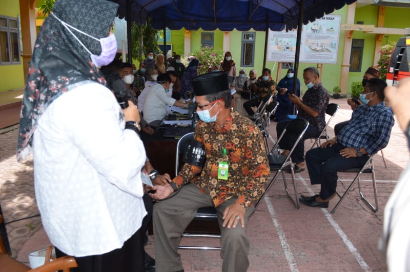 ASN Kemenag Aceh Jaya ikuti vaksinasi Covid-19