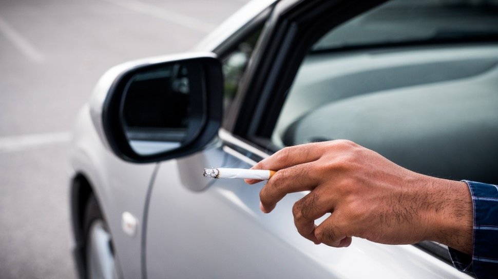 Tiga ancaman bahaya merokok didalam mobil