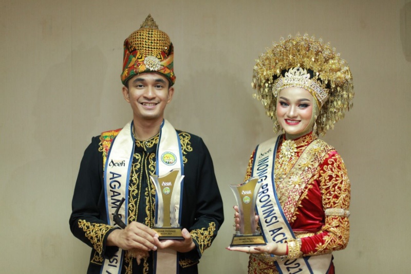 Akkral dan Salwa dinobatkan Agam Inong Aceh 2021