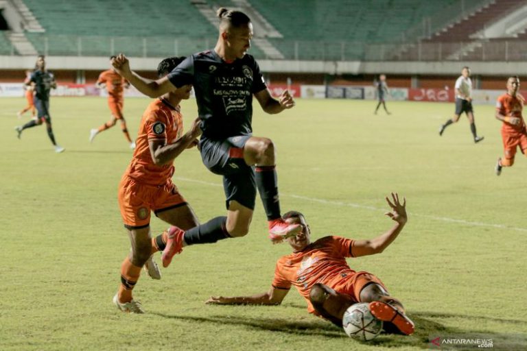 Persebaya tanpa Leo Lelis saat lawan Borneo FC di Liga 1