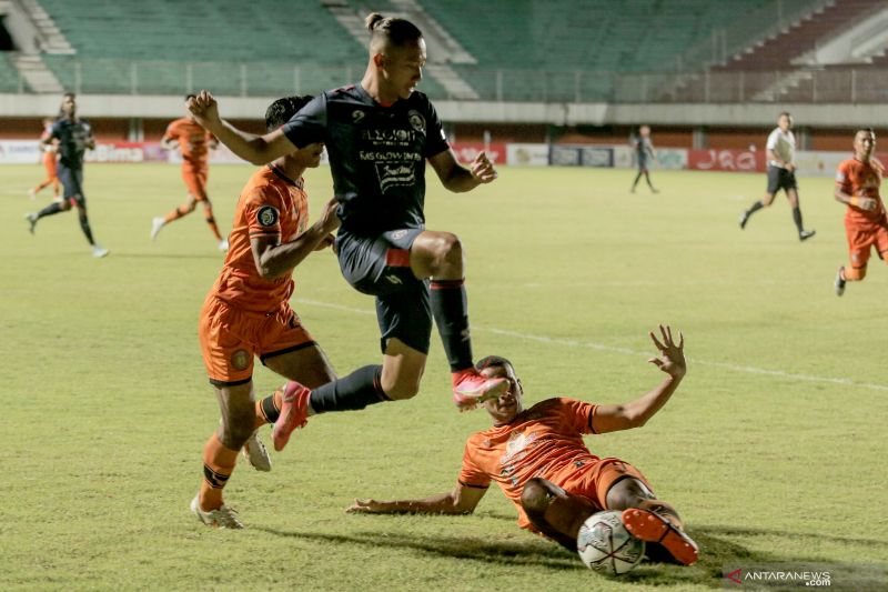 Persebaya tanpa Leo Lelis saat lawan Borneo FC di Liga 1