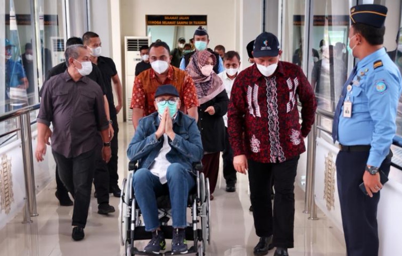 Tiba dari Jakarta, Gubernur Aceh langsung dibawa ke rumah sakit