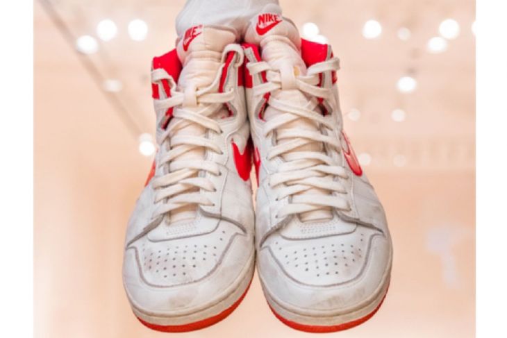 Sepasang sepatu Michael Jordan terjual Rp21,28 miliar