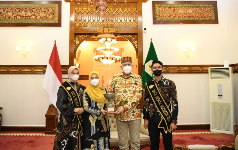 Gubernur Aceh beri beasiswa kepada Duta Wisata Indonesia 2021