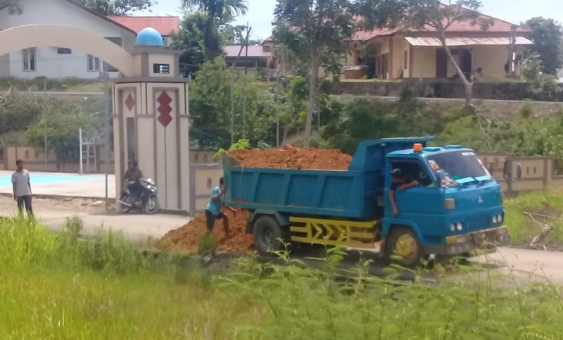 Bupati Akmal Ibrahim tutup gerbang Kantor Cabang Dinas Pendidikan Aceh Barat Daya