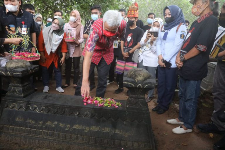 Ganjar Pranowo ziarah ke Makam Pocut Meurah Intan