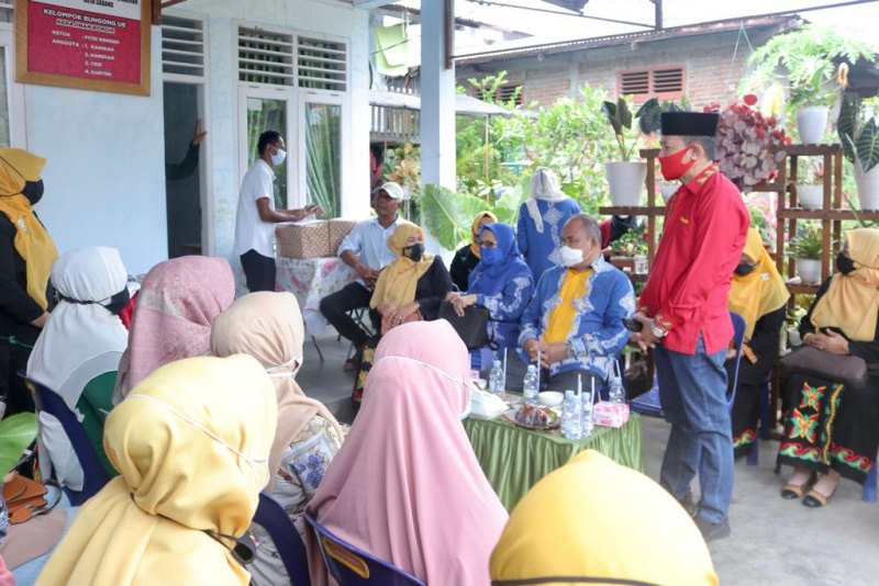 Dekranasda Aceh kunjungi Gampong le Meulee dalam rangka penilaian desa kerajinan tingkat provinsi 