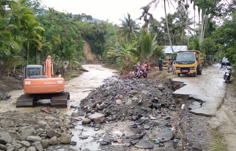 Masyarakat Tangse korban banjir minta jalan segera diperbaiki