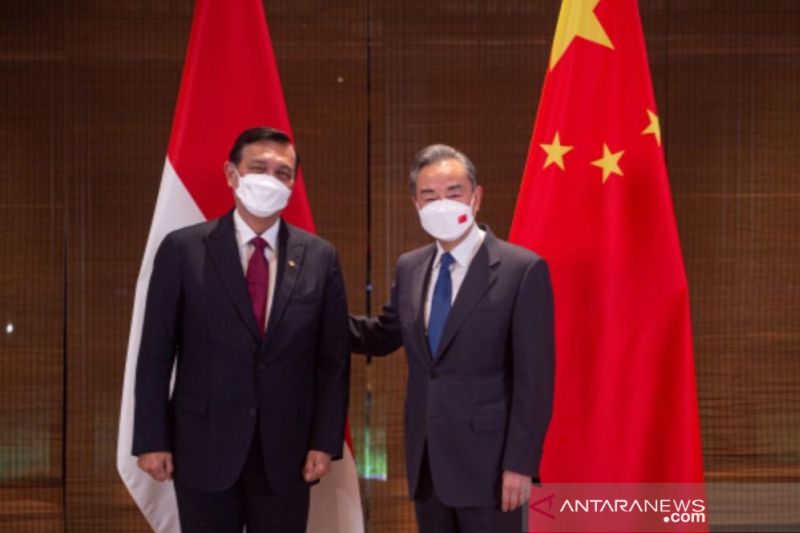 Bertemu Menlu China, Luhut : Indonesia teguh pegang prinsip ‘Satu China’
