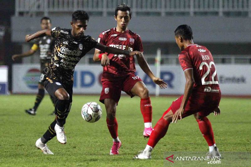 Persis tahan imbang tuan rumah PSIS 1-1