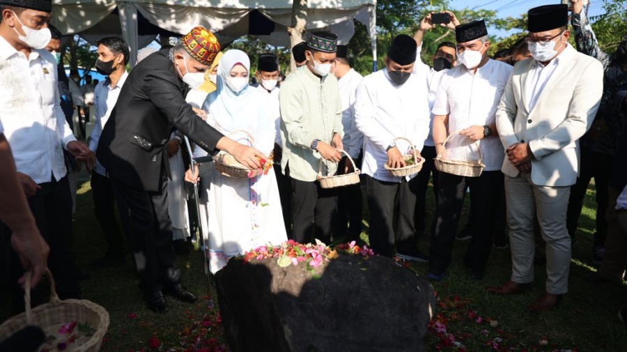 Nova Iriansyah dan Forkopimda Aceh ziarah di kuburan massal korban Tsunami di Ulee Lheue