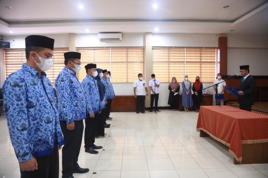 Empat Pejabat eselon III di Disperindag dan Enam di DKP Aceh di mutasi