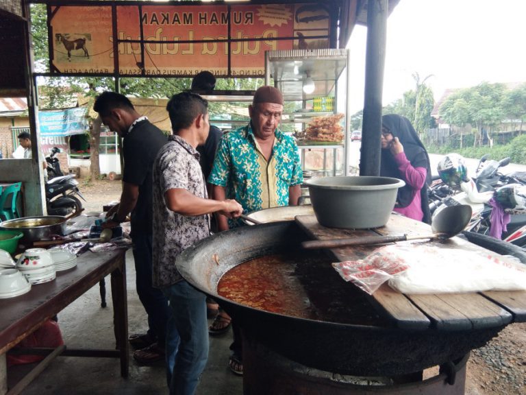 Kuah Beulangong masakan khas Aceh Besar warisan Sultan