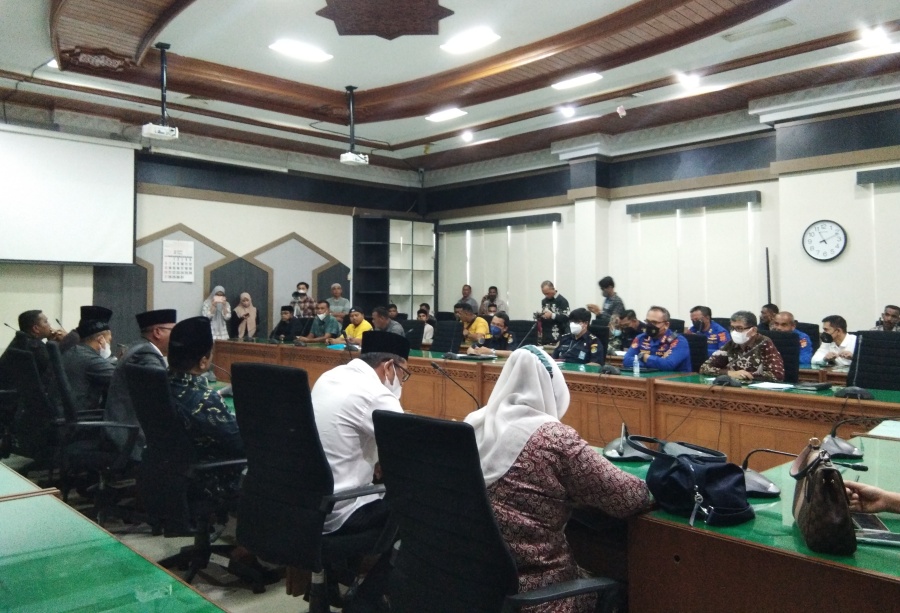 Warga Aceh Timur mengadu ke DPRA soal kapal trawl